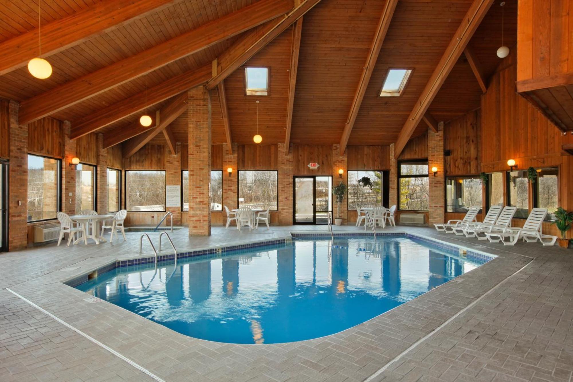 Baymont By Wyndham Warrenton Hotel Exterior photo